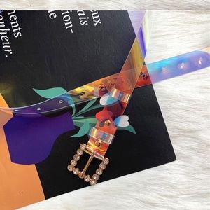 Cinturón con hebilla de perlas